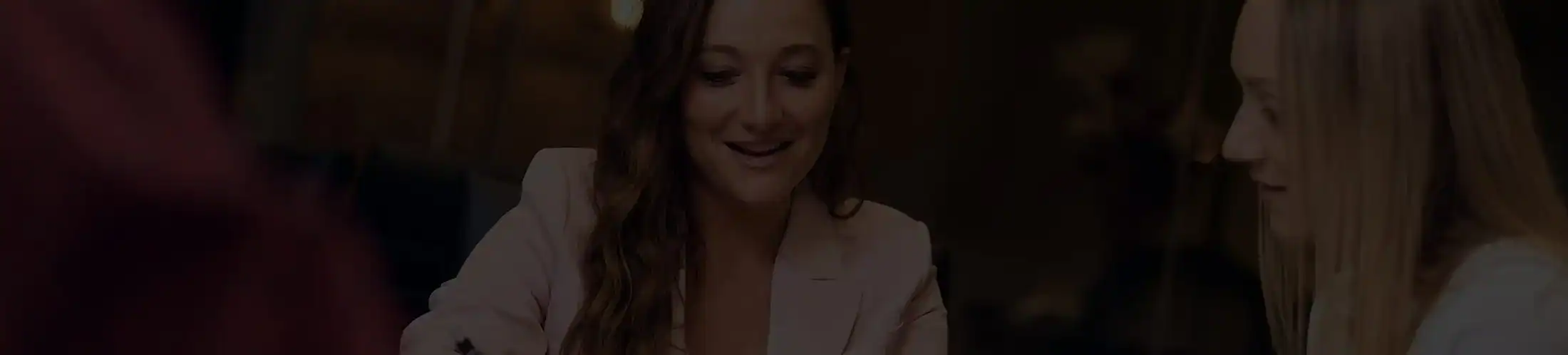 Personal injury lawyer from Stewart J. Guss Injury Attorneys meeting with a client during a legal consultation