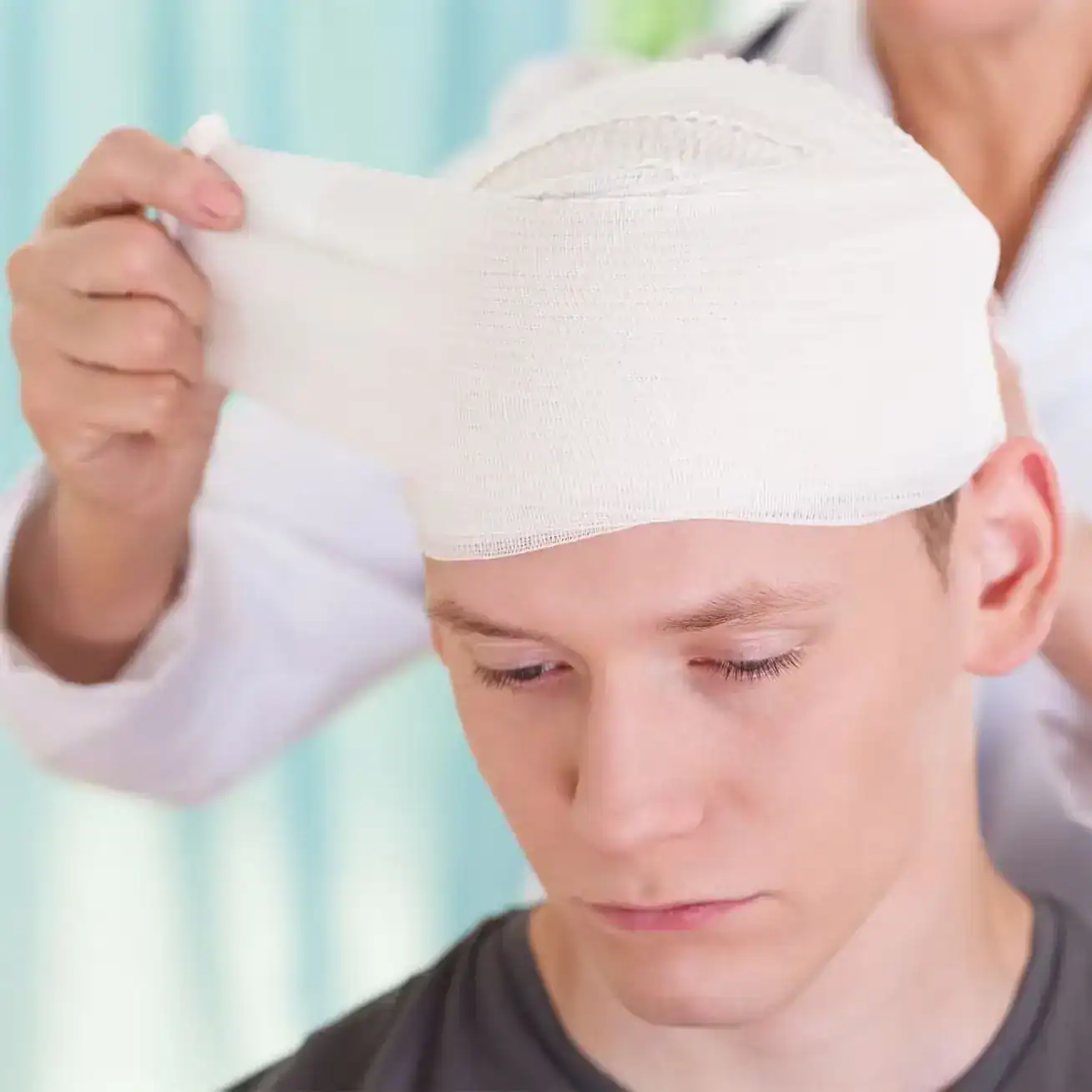 Houston personal injury lawyer helping traumatic brain injury victim with head bandage