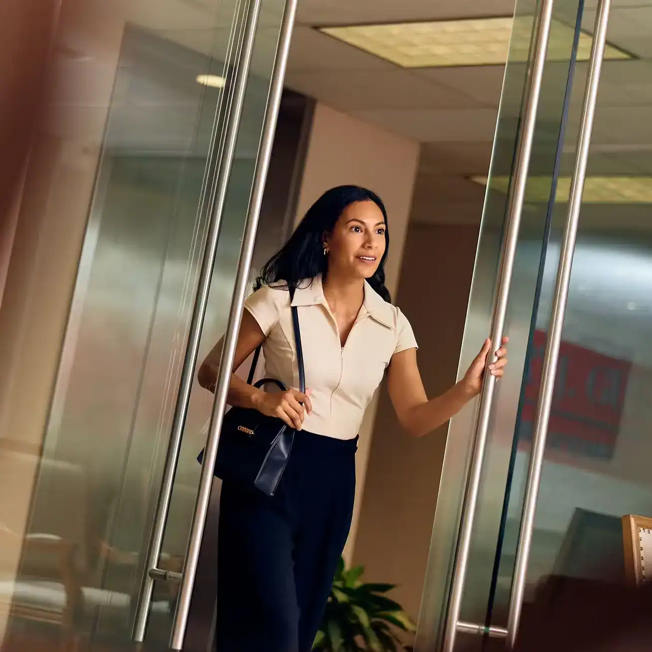 Client arriving at Stewart J. Guss Injury Lawyers Houston office for a personal injury consultation